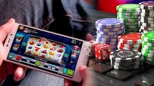 qq333bet Sportsbook APP မိုဘိုင်းဖုန်းဖြင့် ဘောလုံး Bet ထိုးနေသောမြင်ကွင်း